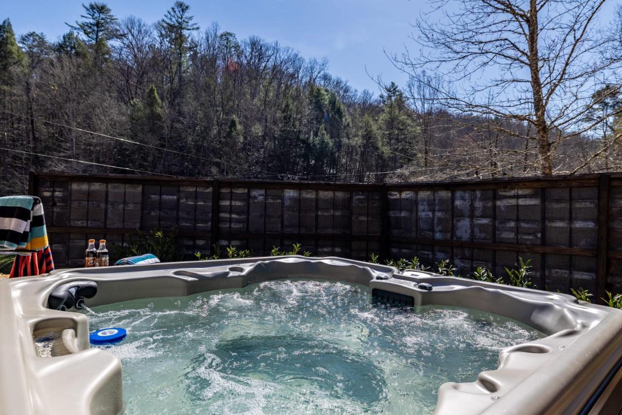 New Rustic Luxe Cabin Billiards Spa Near Gsmnp Townsend Dış mekan fotoğraf