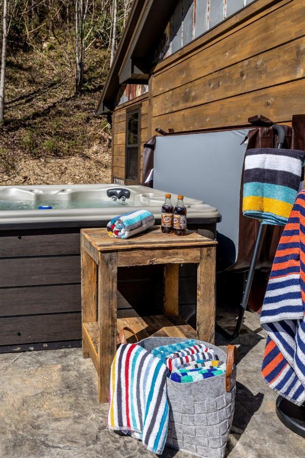 New Rustic Luxe Cabin Billiards Spa Near Gsmnp Townsend Dış mekan fotoğraf