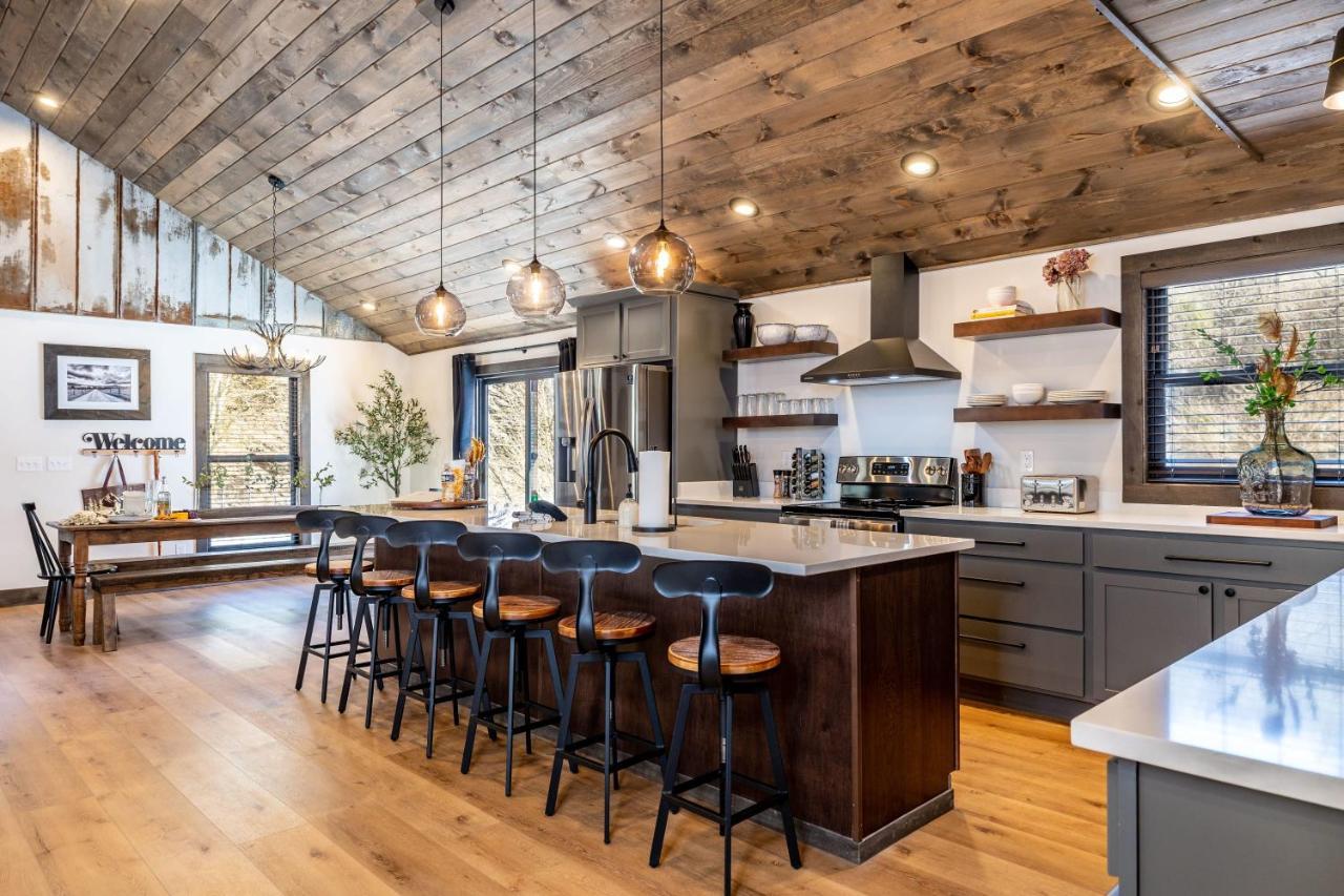 New Rustic Luxe Cabin Billiards Spa Near Gsmnp Townsend Dış mekan fotoğraf