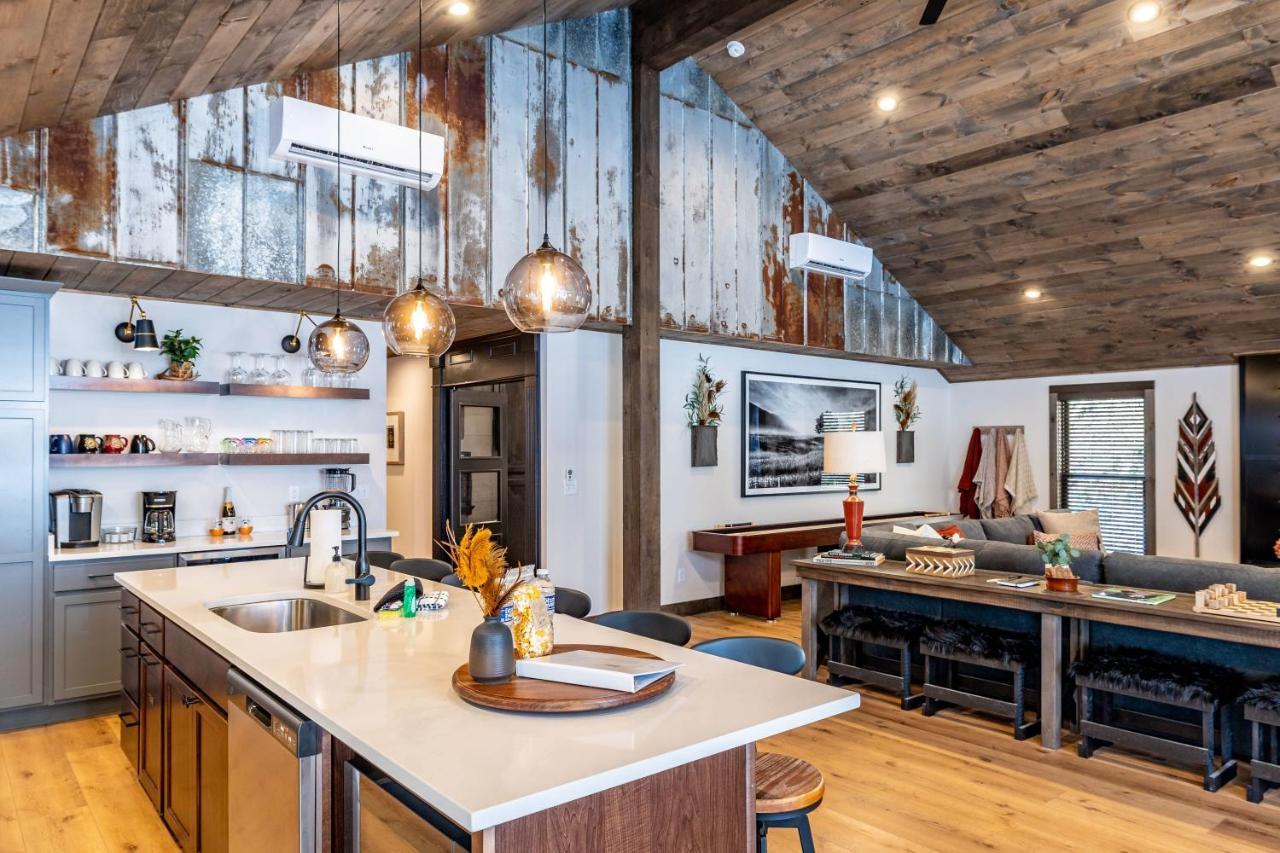 New Rustic Luxe Cabin Billiards Spa Near Gsmnp Townsend Dış mekan fotoğraf